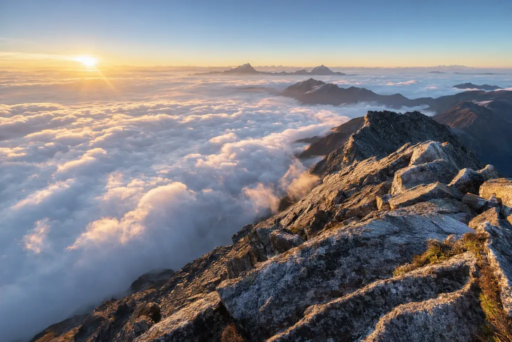 Summit Natura del Cloud Inversion ad Alta Quota Panorama d’Alta Quota